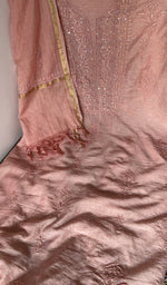 Dupatta laid over the kurta, pure mul chanderi