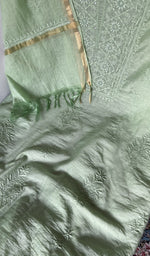 Kurta front laid out with the dupatta over it