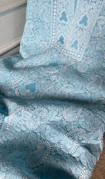 close view of the fine jaaldar chikankari with haath ki jaali