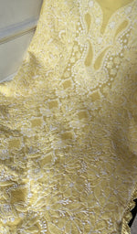 close view of the fine jaaldar chikankari with haath ki jaali