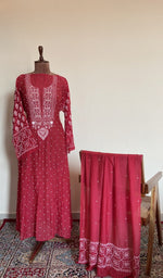 Red mul chanderi set on the mannequin with its dupatta