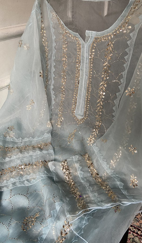 dupatta detail with the border work