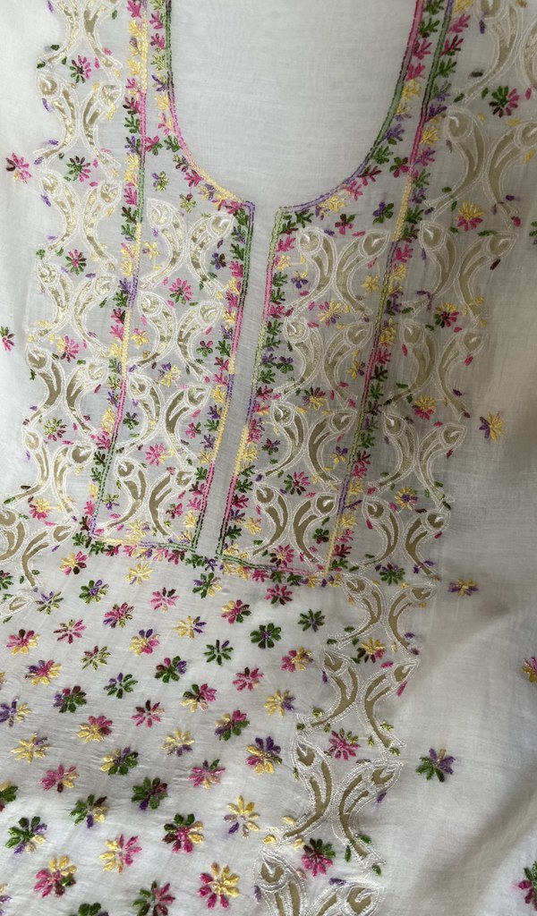close view of the hand embroidery, cream pure mul chanderi