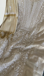 Kurta front laid out with the dupatta over it