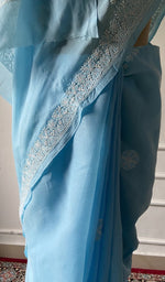 将图像加载到图库查看器中， Powder blue saree draped to show the fall of the fabric