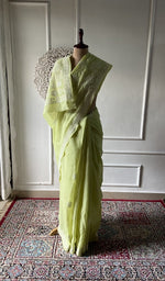将图像加载到图库查看器中， Lime green cotton voile chikankari saree draped on the mannequin