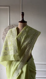 将图像加载到图库查看器中， Lime green cotton voile saree, full length on the mannequin