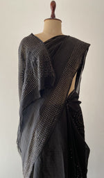 Pallu falling over the shoulder, do taar and teen taar chikankari motifs on pallu and allover