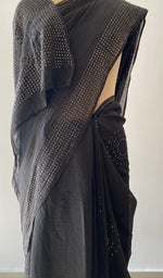 Saree border along the pleats