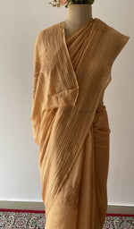 Border along the edge, fine chikankari on border pallu and allover
