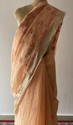 Border along the edge, fine chikankari on border and pallu