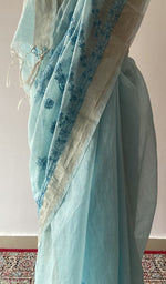 Border along the edge, fine chikankari on border and pallu