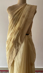 Border along the edge, fine chikankari on border and pallu