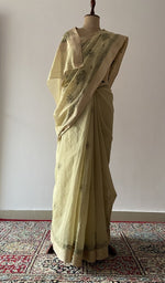 Border along the edge, fine chikankari on border and pallu