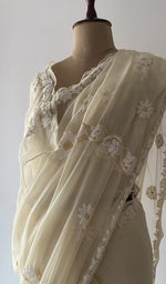 Fine chikankari on border and pallu across the pallu