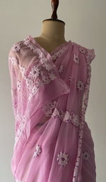 The pallu falling over the shoulder