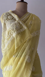 The pallu falling over the shoulder