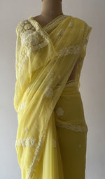 Border along the edge, fine chikankari on border and pallu