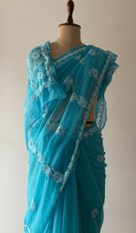 Border along the edge, fine chikankari on border and pallu