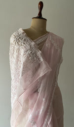 The pallu falling over the shoulder