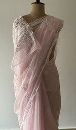 Border along the edge, fine chikankari on border and pallu