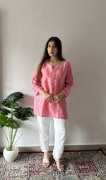 Neckline and placket in close up
