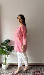 Sleeve and hem detail