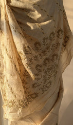 Saree on the mannequin, three quarter view