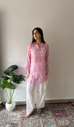 Neckline and placket in close up