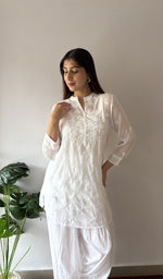 Neckline and placket in close up