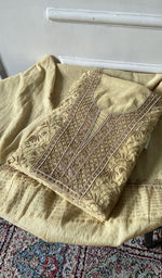 Load image into Gallery viewer, The set folded, kurta over dupatta