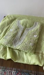 The set folded, kurta over dupatta