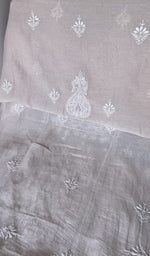 Hem and border of the lilac dupatta