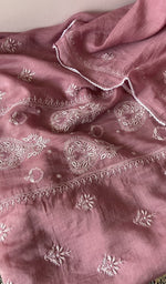 Hem and border of the pink dupatta