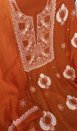 Sleeve and border detail