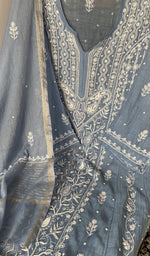 Beads and cutdana along the placket