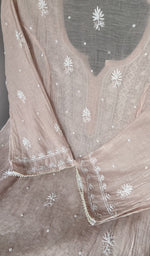 Hem and border of the pink dupatta