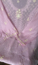 Hem and border of the pink dupatta