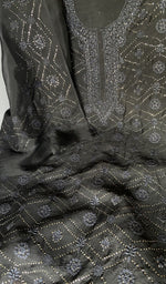 Close look at the fine front jaal chikankari