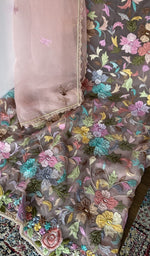 The dupatta, corner and border