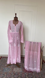 Baby pink mul chanderi set on the mannequin with its dupatta