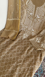 The dupatta spread out, beige mul chanderi