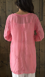 Close view of the muslin and the chikankari