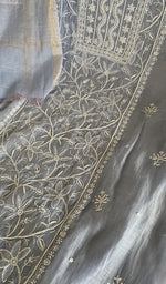 Kurta front laid out with the dupatta over it