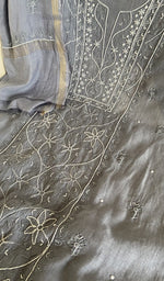 Kurta front laid out with the dupatta over it