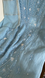 Kurta front laid out with the dupatta over it