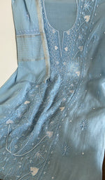 Dupatta laid over the kurta, pure mul chanderi