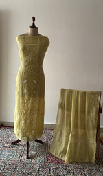 The set on the mannequin with its dupatta beside it