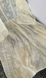 Kurta laid flat with the dupatta, very fine do taar and teen taar chikankari