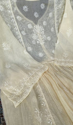 Sleeve and border detail